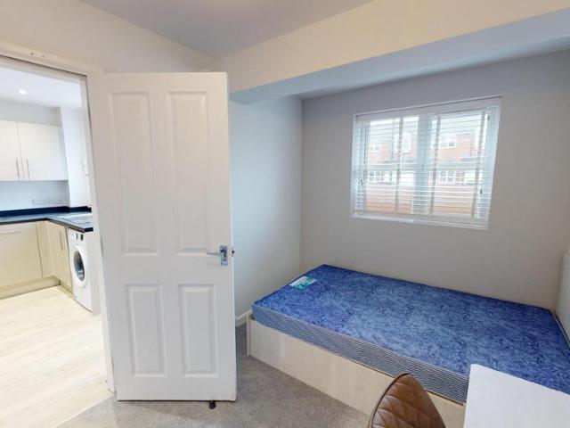 Heron Drive, Nottingham NG7 4 bed house to rent £635 pcm £147 pw