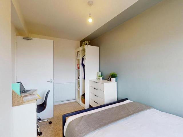 Heron Drive, Nottingham NG7 5 bed house to rent £609 pcm £141 pw