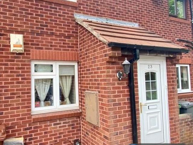 Heron Grove, Leeds, LS17 2 bed flat to rent £1,050 pcm £242 pw