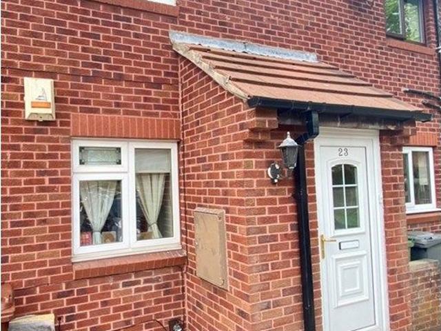 Heron Grove, Leeds LS17, 2 bed flat to rent, £1,050 pcm | PrimeLocation