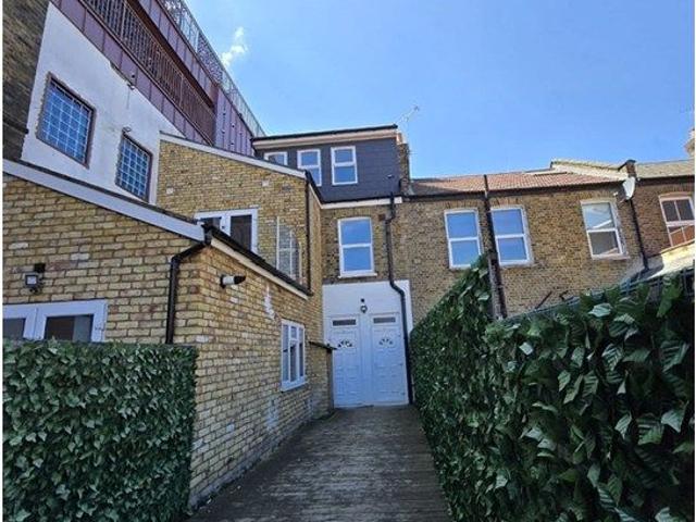 Heron Mews, Ilford IG1, 2 bed flat to rent, £1,900 pcm | PrimeLocation