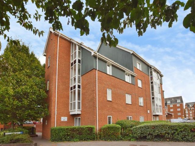 Heron Quay, Bedford MK40, 2 bed flat to rent, £1,100 pcm | PrimeLocation