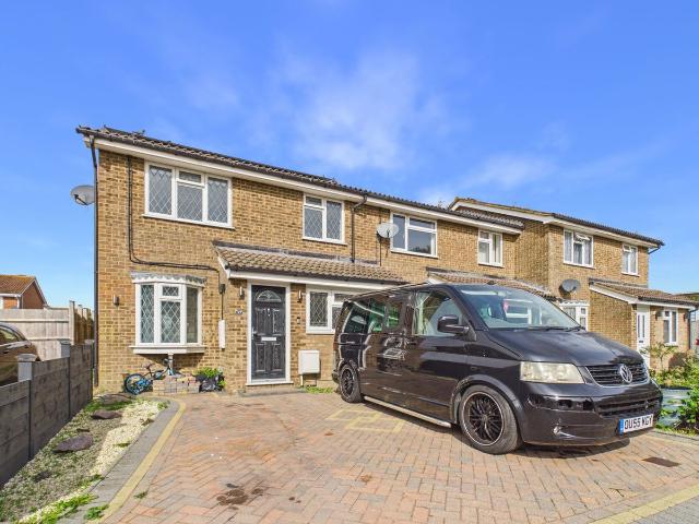 Heron Ridge, Polegate BN26, 4 bed end terrace house to rent, £1,500 pcm | PrimeLocation