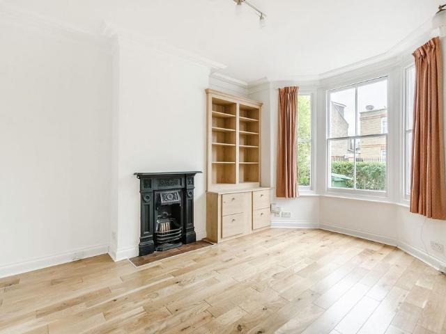 Heron Road, St Margarets, Twickenham. 3 bed terraced house to rent £2,650 pcm £612 pw