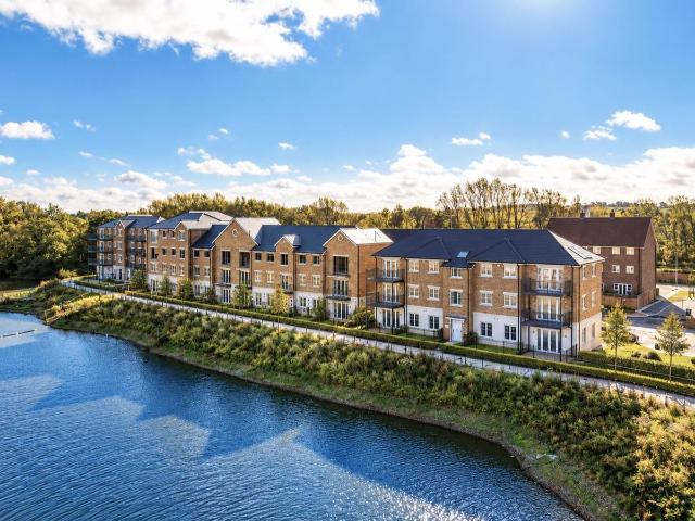 Herons Lake, Theale RG7, 2 bed flat to rent, £1,650 pcm | PrimeLocation