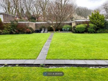 Herons Lea, London N6, 2 bed flat to rent, £2,400 pcm | PrimeLocation