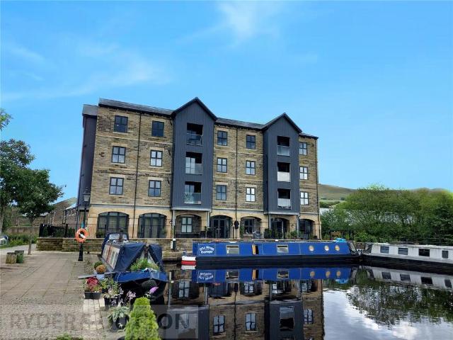 Herons Reach, Greenfield, Oldham. 2 bed apartment to rent £1,500 pcm £346 pw