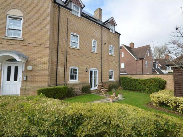 Heronslee, Shefford, Beds 2 bed flat to rent £1,250 pcm £288 pw