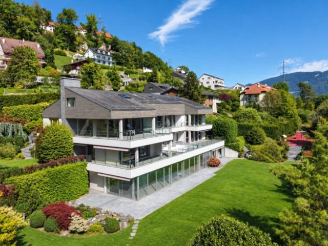 Herrenhaus mit Panoramablick auf den See