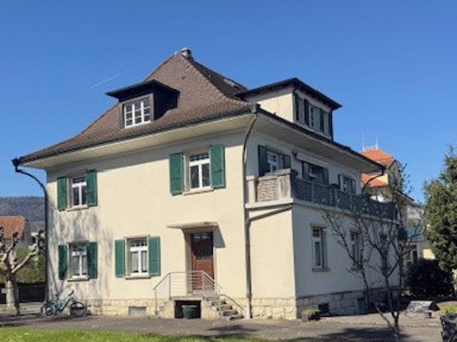 Herrenhaus mit Wohnhaus und Geschäftsräumen