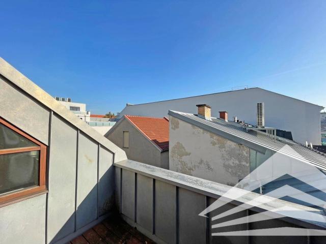 HERRENSTRASSE Helle und freundliche DG Maisonette Wohnung mit Küche in Bestlage!