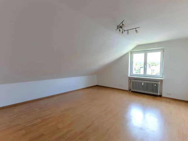 Herrliche 3 Zi. ETW mit Gartennutzung und Garage in ruhiger Lage von Steinkirchen!