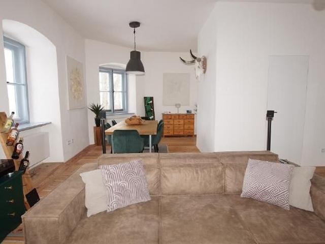 Herrliche 3 Zimmer Wohnung im Schloss Geltolfing