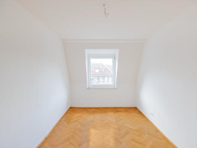 PROVISIONSFREI! * Wunderschne 2 Zimmer + Balkon mit Altbaucharme im Szeneviertel Gostenhof!