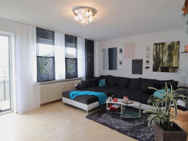 Herrliche 4 Zi. ETW im 1. OG mit Gartennutzung und Garage in ruhiger Lage von Steinkirchen!