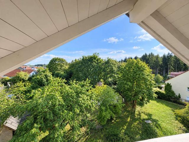 Herrliche 4 Zimmer Dachgeschosswohnung mit Balkon