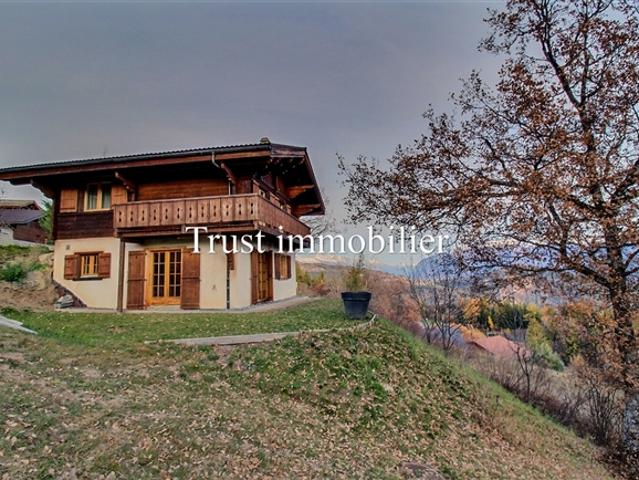 Splendide Aussicht und Charme garantiert für dieses renovierte Chalet