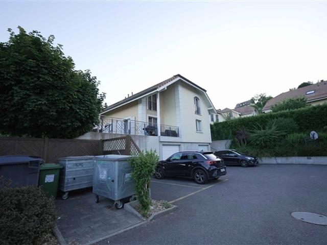Herrliche Doppelhaushälfte mit 51/2 Zimmern mit Terrasse, Garten, Garage und Parkplatz