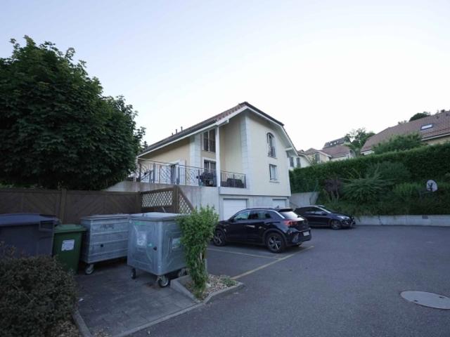 Herrliche Doppelhaushälfte mit 51/2 Zimmern mit Terrasse, Garten, Garage und Parkplatz