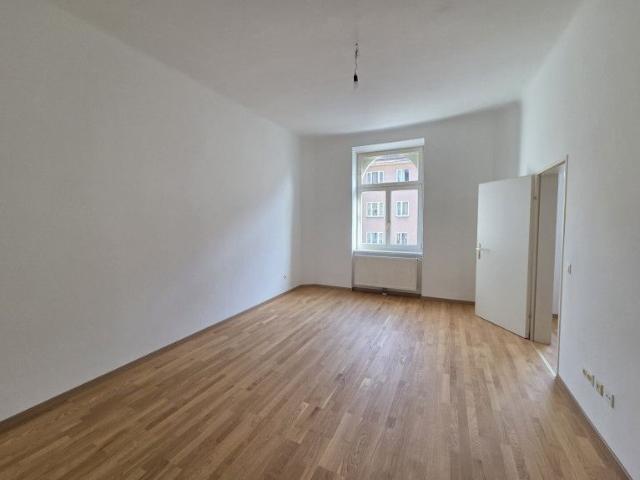 Herrliche klassische Altbauwohnung in U Bahnnähe