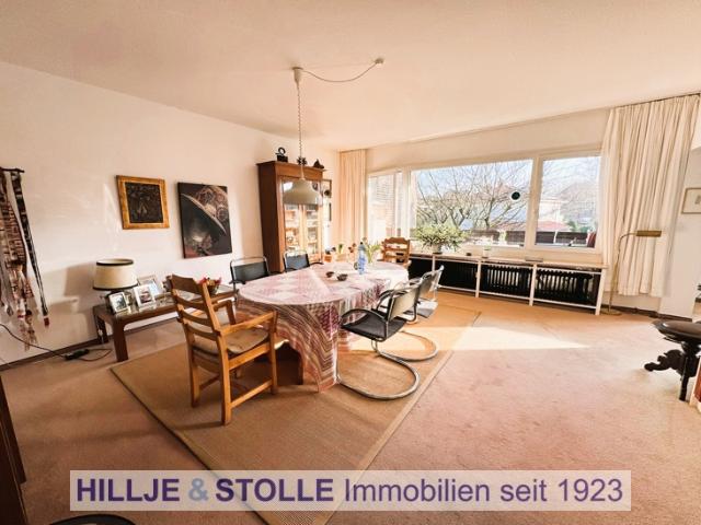 Herrliche Lage im Quellenweg großzügige Wohnung mit Balkon!