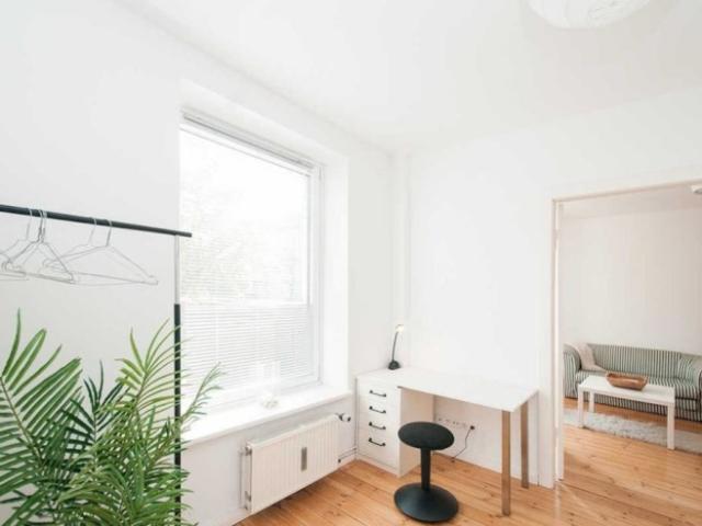 Herrliche möblierte 2 Zi Whg in Winterhude ruhig, großer Balkon zum Garten, Top Lage