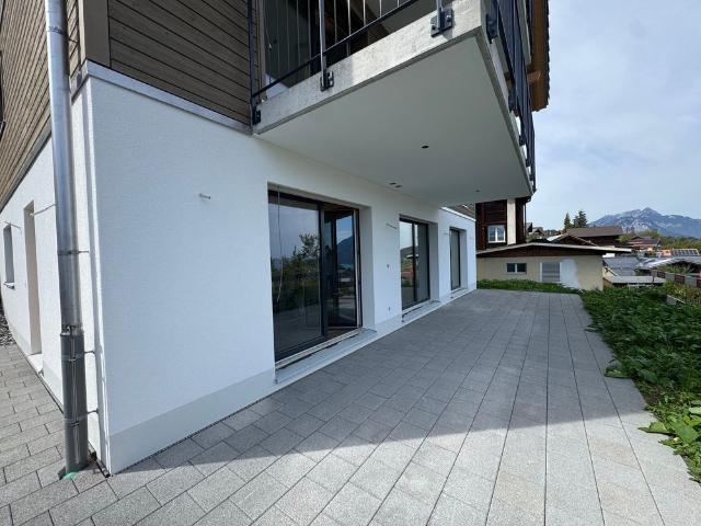 Herrliche Sicht auf den Thunersee, Grosszügige Terrasse ca. 30 m², Erstbezug im Neubau mit vier Einheiten