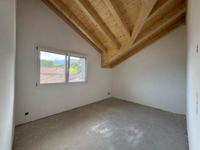 Herrliche Sicht auf den Thunersee, Helle Räume dank Süd Ausrichtung, Erstbezug im Neubau mit vier Einheiten