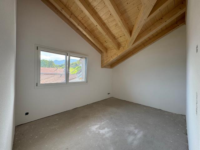 Herrliche Sicht auf den Thunersee, Helle Räume dank Süd Ausrichtung, Erstbezug im Neubau mit vier Einheiten