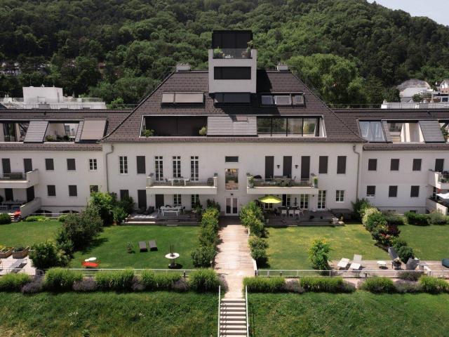 NEUER PREIS! MÖBLIERTE LUXUSWOHNUNG mit 4 SZ! Hohen Decken, Terrassen und Blick auf die Donau!