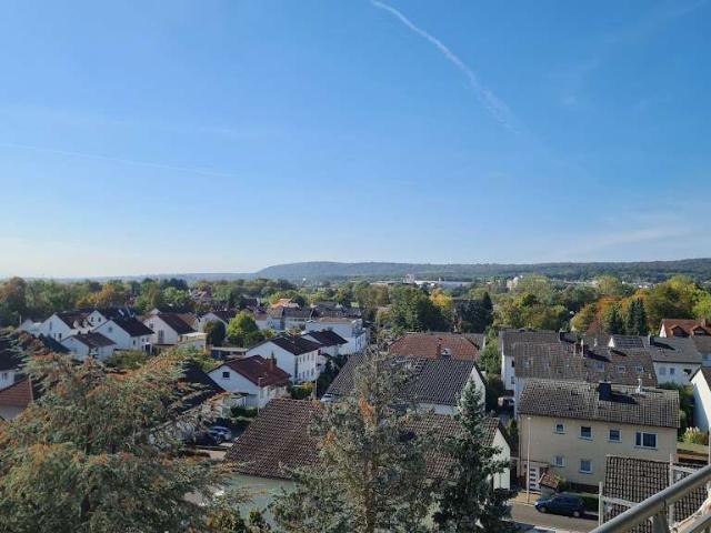Herrlicher Ausblick ins Grüne: 3 Zimmer Wohnung mit großem Balkon