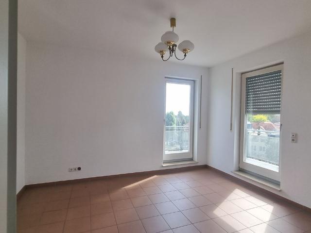 Herrlicher Blick in die Weinberge – Aufzug, Tiefgarage und Balkon!
