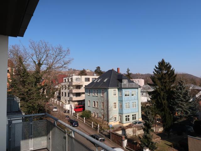 Herrlicher Blick in die Weinberge – Aufzug, Tiefgarage und Balkon!