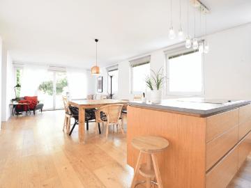 Herrliches Design Familienhaus, Zentral mit Garten!