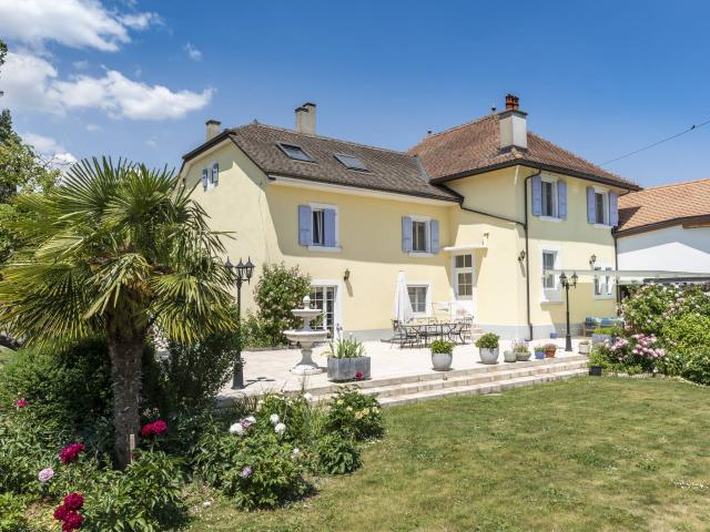 Herrliches Dorfhaus von 3 Einheiten mit Terrasse und Garten