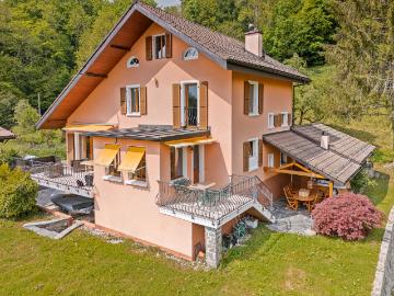 Wunderschöne freistehende Villa mit herrlichem Blick auf den See