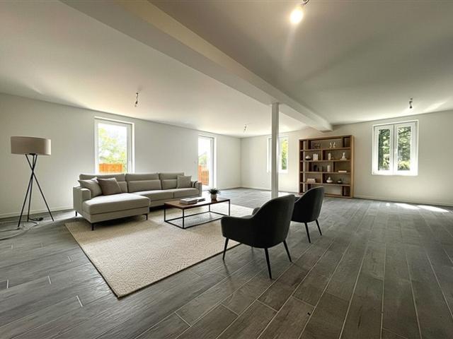 Neues Dreierhaus mit 4,5 P / 3 CHB / 2 Bäder / Balkon / Privater Garten