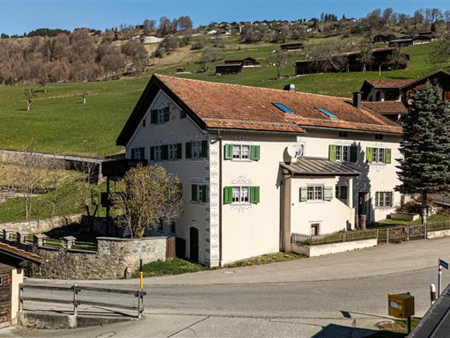 Herrschaftlich und grosszügig an sonniger Lage