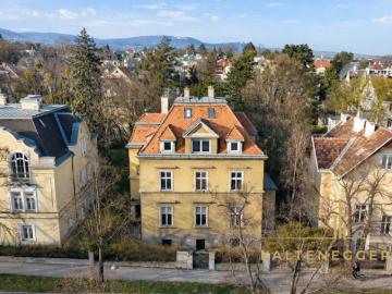 Herrschaftliche Cottage Villa in prominentester Lage mit hohem Entwicklungspotenzial