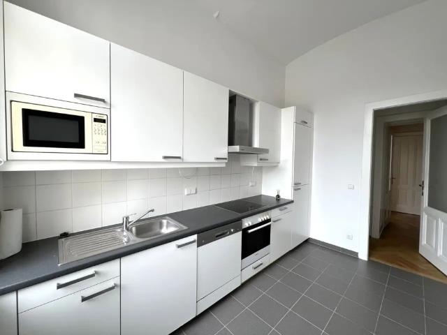 Herrschaftliche Altbauwohnung in Top Lage des 7. Bezirks / Impressive apartment in a top location in the 7th district