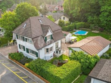 Herrschaftliche Liegenschaft mit Pool und Baulandreserve