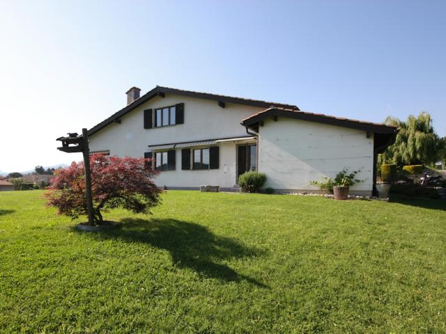 Elegante Villa in ruhiger und sonniger Lage