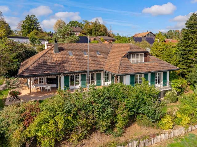 Herrschaftliche Villa mit traumhafter Weitsicht und viel Potenzial