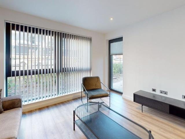 Herschel Street, Slough SL1, 2 bed flat to rent, £1,775 pcm | PrimeLocation