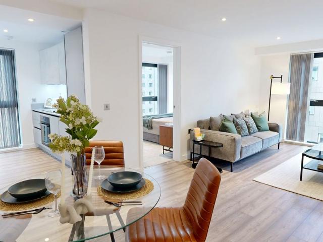 Herschel Street, Slough SL1, 2 bed flat to rent, £1,825 pcm | PrimeLocation