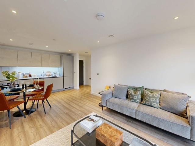 Herschel Street, Slough SL1, 2 bed flat to rent, £1,825 pcm | PrimeLocation