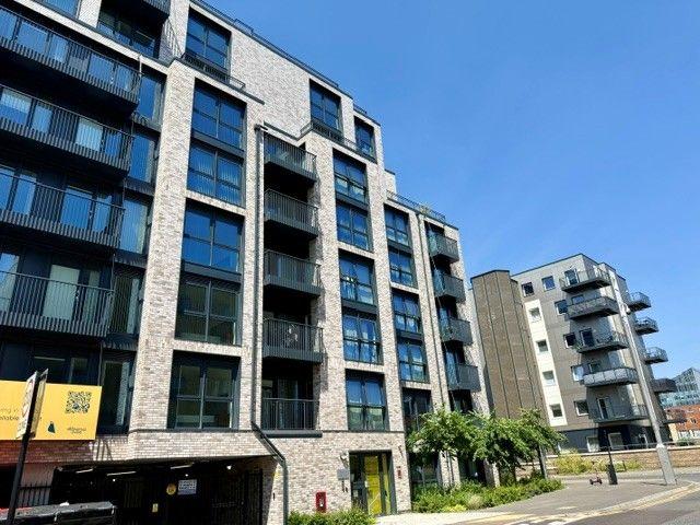 Herschel Street, Slough SL1, 2 bed flat to rent, £1,885 pcm | PrimeLocation