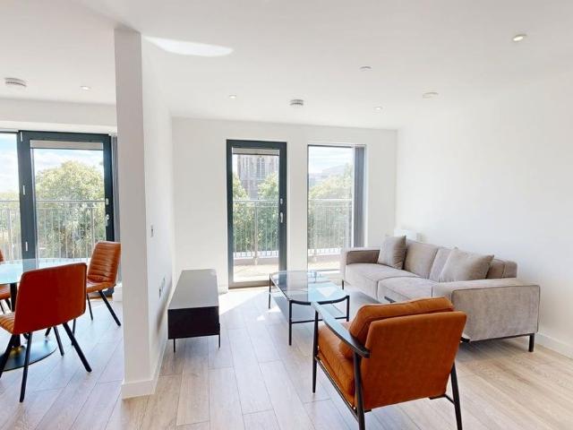 Herschel Street, Slough SL1, 2 bed flat to rent, £1,935 pcm | PrimeLocation