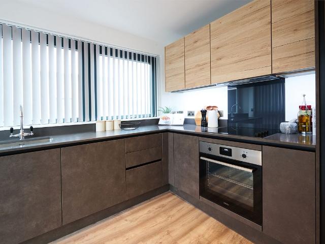 Herschel Street, Slough SL1, 3 bed flat to rent, £2,650 pcm | PrimeLocation
