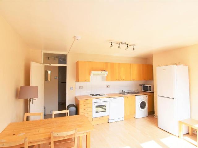 Hersham Close, London SW15, 4 bed flat to rent, £2,300 pcm | PrimeLocation